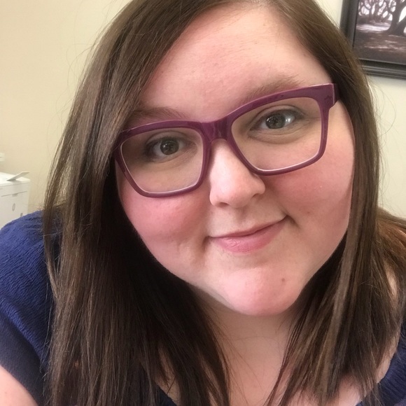 Meet your Posher, Caity - Picture 2 of 2